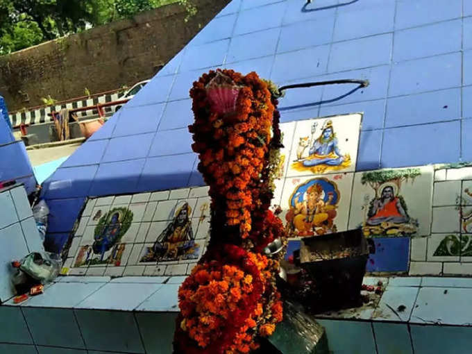 प्राचीन नील छत्री मंदिर - Prachin Neeli Chhatri Mandir in Hindi