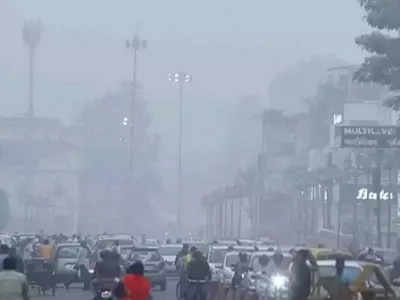 Lucknow Weather: बादल छाने और हवा चलने से बदला लखनऊ का मौसम, बारिश हुई तो और बढ़ेगी ठंड