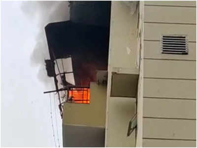 Ghaziabad News: इंदिरापुरम में एग्जॉटिका ईस्ट स्क्वायर सोसाइटी के फ्लैट में लगी आग
