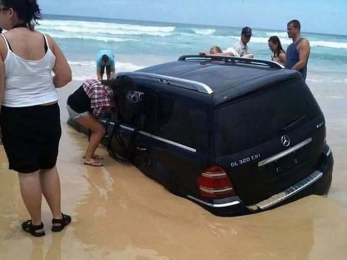 Beach पर कौन गाड़ी पार्क करता है!