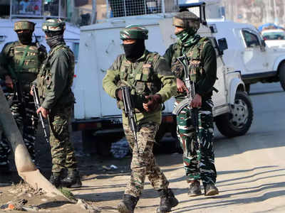 Jammu Kashmir: जम्मू-कश्मीर के पुलवामा में मुठभेड़, सुरक्षा बलों ने जैश कमांडर सहित दो आतंकवादियों को किया ढेर