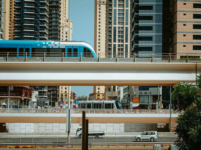 दुबई मेट्रो लें - Take a Ride on the Dubai Metro