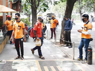 நன்மை செய்து துன்பம் வாங்கும் ஊழியர்கள்