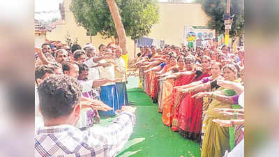 సంభావన పేరుతో పురోహితుడి వేధింపులు... గ్రామస్తులు షాకింగ్ నిర్ణయం