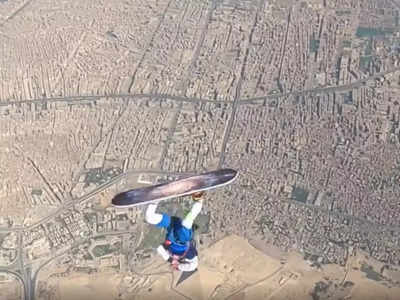 Skysurfing: ಈಜಿಪ್ಟ್‌ನ ಪಿರಮಿಡ್‌ಗಳ ಮೇಲೆ ಸ್ಕೈಸರ್ಫಿಂಗ್: ಅದ್ಭುತ ಅನುಭವ ನೀಡುವ ದೃಶ್ಯ ವೈರಲ್