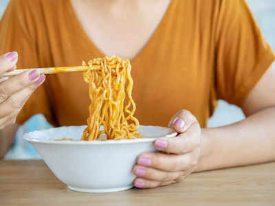 Instant noodles effects : इंस्‍टेंट नूडल्‍स देखते ही मुंह में आ जाता है पानी, प्रेग्‍नेंसी में खाने से पहले जान लें फायदे-नुकसान