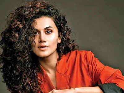 Taapsee Pannu : മുടി സ്‌ട്രെയ്‌റ്റ് ചെയ്യാൻ രണ്ട് തവണ സലൂണിൽ പോയി, പക്ഷെ സംഭവിച്ചത്... താപ്‍സി പന്നു പറയുന്നു