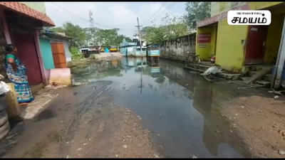 கழிவு நீருடன் கலந்த மழைநீர்; அகற்ற கோரி பொதுமக்கள் சாலை மறியல்