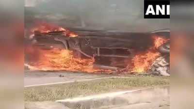 आंध्र प्रदेश में भीषण सड़क हादसा, डिवाइडर से टकराकर आग का गोला बन गई कार, 5 लोगों की मौत