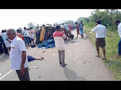 Anantapur Accident: ఘోర రోడ్డు ప్రమాదం.. నలుగురు దుర్మరణం