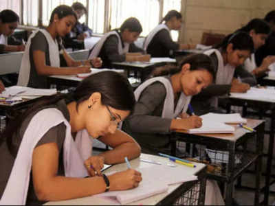 CBSE दहावी परीक्षेत एक पेपर अभ्यासक्रमाबाहेरचा, फेरपरीक्षेची मागणी