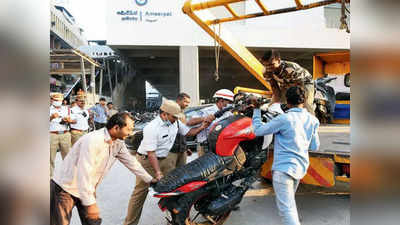 Hyderabad news: ट्रैफिक तोड़ने पर रोका, बाइक छोड़कर भागा युवक, पुलिस ने पाया 179 चालान और 42475 रुपये का जुर्माना पेडिंग, अधिकारी भी हुए दंग