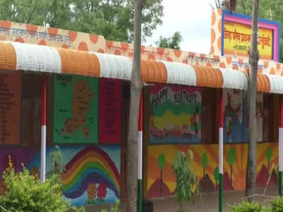 School Painted walls: ५ कोटी लोकवर्गणीतून अडीच हजार शाळांच्या रंगल्या भिंती