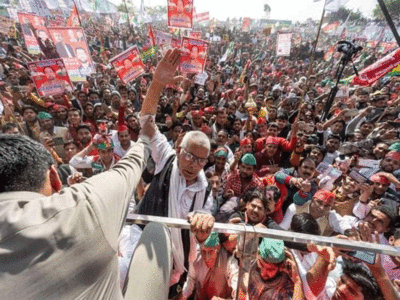 Akhilesh-Jayant rally: अखिलेश-जयंत की रैली में उमड़ा जनसैलाब, बेकाबू भीड़ ने मंच पर चढ़ने का किया प्रयास, पुलिस को करना पड़ा लाठीचार्ज