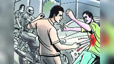 ईस्ट दिल्ली में 5 लड़कों ने रंजिश में युवक को घेरा, भागने पर चाकू से कर दिया जख्मी