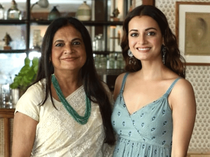 Dia Mirza with mother