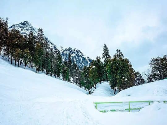 Snowfall In India: বিদেশ নয়, শীতে বরফ উপভোগ করতে হলে চলে যান দেশের এই শহরে! 