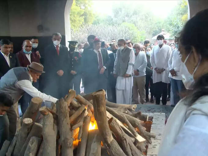 पंचतत्‍व में विलीन हुए जनरल और उनकी पत्‍नी