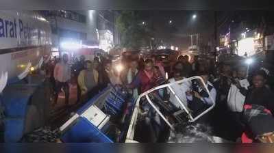 Dhanbad News : टैंकर अनियंत्रित होकर बिजली के ट्रांसफर से टकराया, चपेट में आई सवारी से भरी गाड़ी, 1 की मौत, 4 घायल