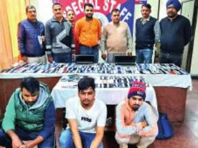 दिल्‍ली: चोरी-झपटमारी के फोन ठिकाने लगाता था गैंग, तीन धरे