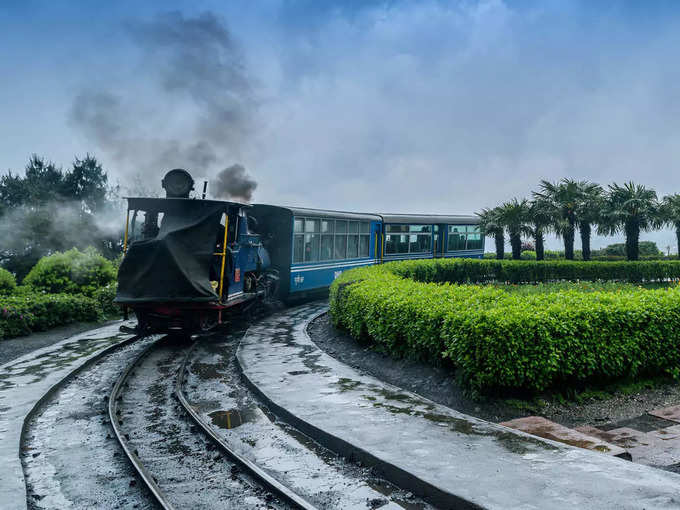 दार्जीलिंग टॉय ट्रेन - Darjeeling Toy Train in Hindi