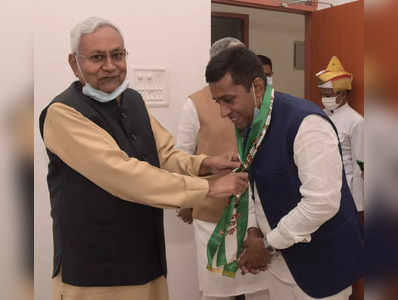 Bihar Politics : वरिष्ठ कांग्रेसी नेता सदानंद सिंह के बेटे शामिल हुए JDU में, जानिए... शुभानंद ने सोनिया के बजाए क्यों थामा नीतीश का हाथ?
