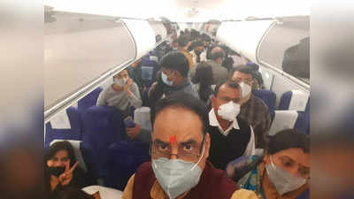 रायपुर से दिल्ली पहुंचकर फ्लाइट में कैद रहे यात्री, मची अफरातफरी, एक बीमार, VHP नेता ने इंडिगो से पूछा सवाल