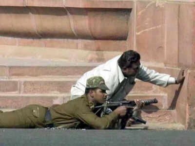 2001 Parliament Attack: 13 दिसंबर को जब गोलियों की तड़तड़ाहट से गूंज उठा संसद परिसर, हमले में शहीद जवानों को आज देश दे रहा श्रद्धांजलि