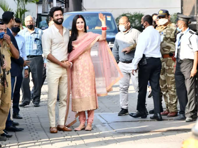 katrina kaif and vicky kaushal back to mumbai