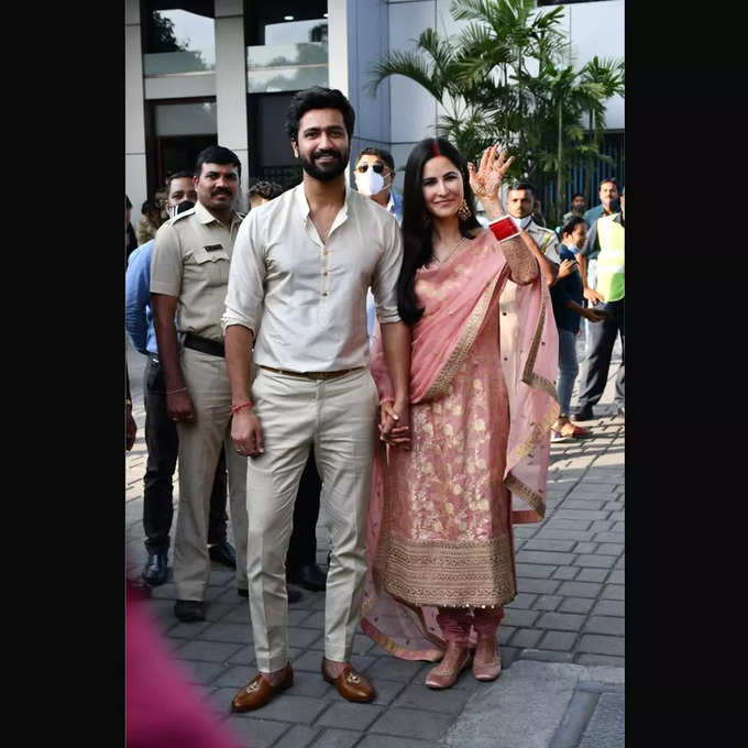 katrina kaif and vicky kaushal back to mumbai as husband wife after marriage