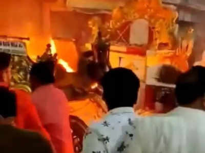 Viral Video: ಅಯ್ಯೋ...! ವರ ಸಾಗುತ್ತಿದ್ದ ಅಲಂಕೃತ ಕುದುರೆ ರಥ ಬೆಂಕಿಗಾಹುತಿ! : ಬೆಚ್ಚಿಬೀಳಿಸುವ ದೃಶ್ಯವಿದು