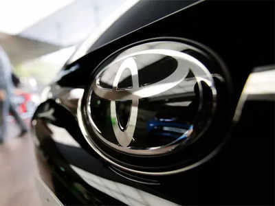 Vehicle Price Hike: मारुति, टाटा, होंडा के बाद टोयोटा का भी ऐलान; 1 जनवरी से बढ़ाने वाली है कारों के दाम