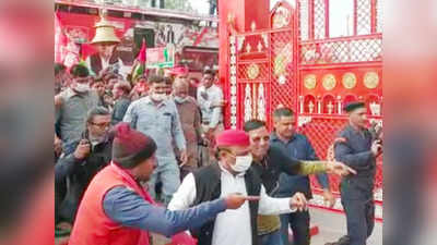 Samajwadi Vijay Rath Yatra: धर्म को लेकर BJP पर हमला करने वाले अखिलेश भगवान हनुमान की शरण में, आशीर्वाद लेकर विजय रथ यात्रा शुरू की