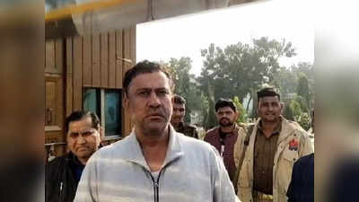 मैनपुरीः सपा के करीबी ठेकेदार मनोज यादव के घर आयकर विभाग ने मारा छापा, 12 गाड़ियों से पहुंचे अधिकारी