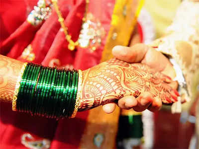 bride running away : वरात येणार तेवढ्यात... नवरीने दागिने आणि रक्कम घेऊन केला पोबारा