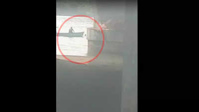 Ratnagiri News : त्या तरूणाने पुलावरून समुद्रात उडी मारली, बघता बघता...