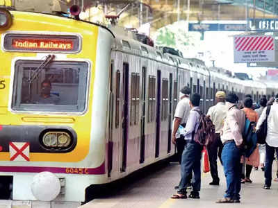 Mumbai Local Train : त्यांना मुंबई लोकलने प्रवासाची परवानगी नाहीच; राज्य सरकारची भूमिका