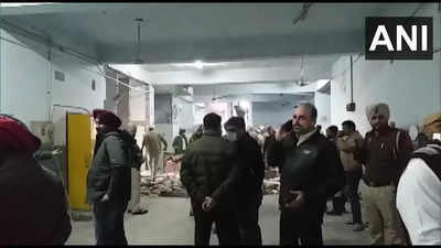 explosion in ludhiana : पंजाब हादरले​... ​लुधियानातील कोर्टात स्फोट, १ ठार; मुख्यमंत्री चन्नी म्हणाले...​