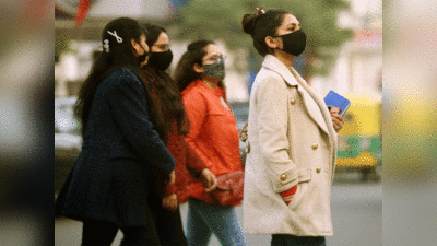 Delhi Weather Updates: दिल्ली में सर्दी बढ़ी लेकिन प्रदूषण ने बिगाड़ा हाल, राजधानीवासियों का फिर घुटा दम