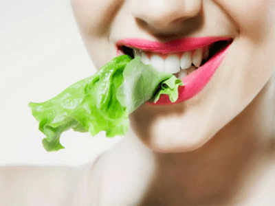 foods for oral health : பற்கள், வாய்ப்பகுதியை சுத்தமாக வைத்திருக்கும் 10 உணவுகள்!