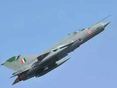 IAF MIG 21 Crash मोठी बातमी: राजस्थानात भारत-पाक सीमेजवळ मिग-२१ विमान कोसळले