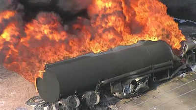 Big News : गैस टैंकर में लगी आग, तीन लोगों की मौत और कई गाड़ियां जलकर खाक... झारखंड में बड़ा हादसा