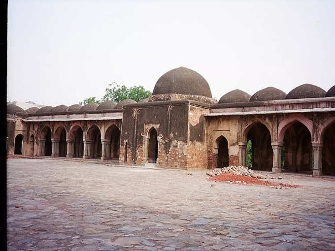 दिल्ली में बेगमपुर मस्जिद - Begumpur Masjid in Delhi in Hindi