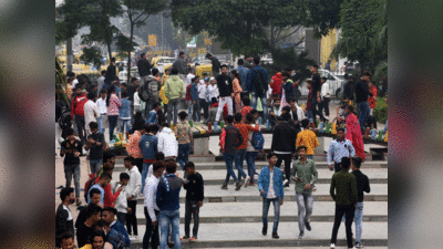 Delhi Yellow Alert: दिल्ली में ओमीक्रोन का खौफ, राज्य सरकार ने लगाया येलो अलर्ट, जानें क्या खुला और क्या बंद