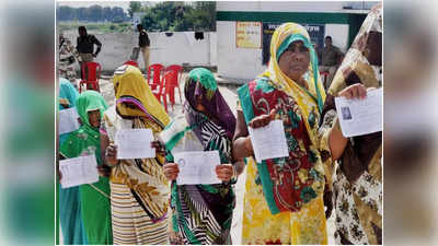 UP Assembly Elections 2022: गोरखपुर में वोट डालने में महिलाएं अव्वल, पुरुषों की संख्या बढ़ाने के लिए चलेगा अभियान