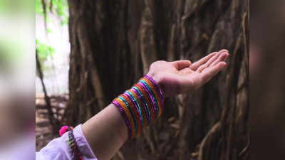 டிரெடிஷனல் டிசைன் கொண்ட womens bangle மூலம் அழகிய பாரம்பரிய தோற்றத்தை பெறுங்கள்.