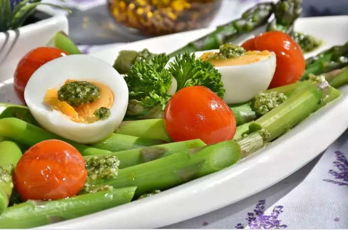 ​বিশেষজ্ঞদের মতে, ডিম (Eggs And Cholesterol) খাওয়ার সমস্যা নেই