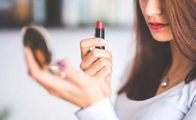 Lipstick Last Longer: মাস্ক পরেও ঠোঁট থাকুক রাঙা, জেনে নিন কী ভাবে...