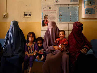 अफगानिस्तान में लगी बच्चों की मंडी, भूखे मां-बाप अपनी संतानें बेचने को मजबूर!