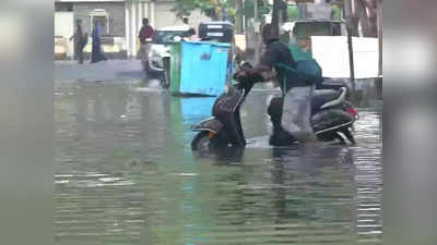 Chennai Rains: भारी बारिश के बाद चेन्नै में बाढ़ जैसे हालात, सड़कों पर जलजमाव, लोगों के घरों में घुसा पानी